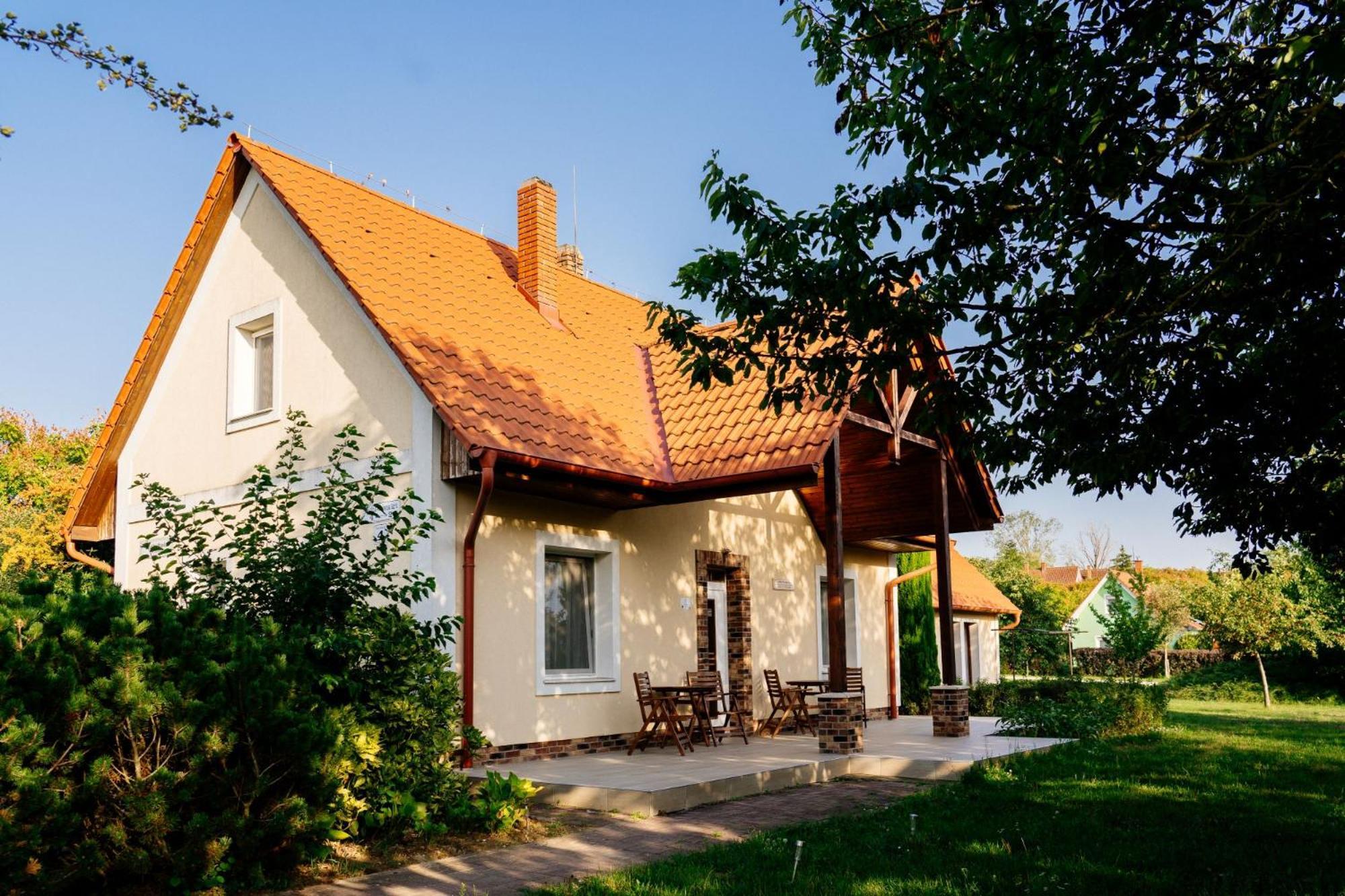 Gurudeva Bhavan Somogyvámos Exterior foto