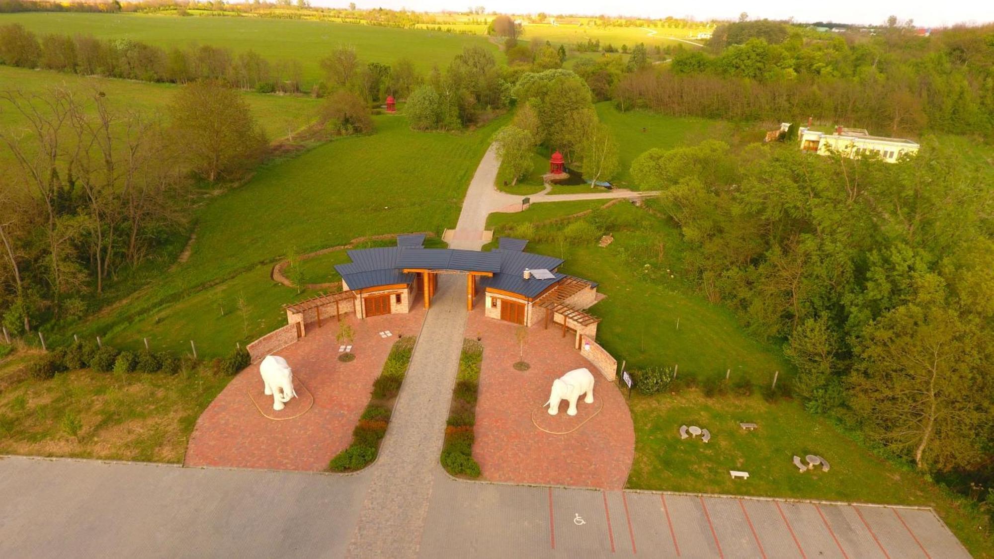 Gurudeva Bhavan Somogyvámos Exterior foto
